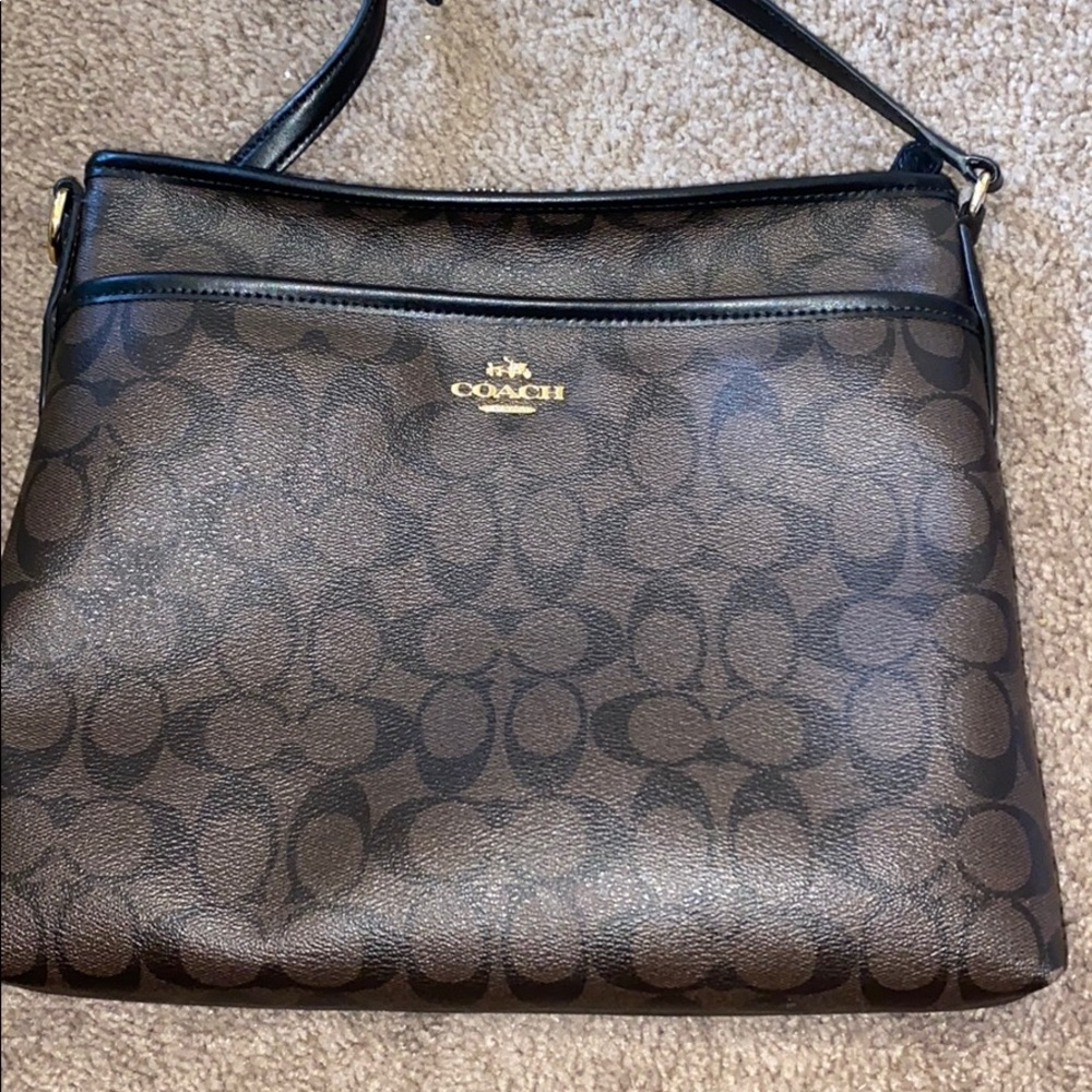 File crossbody in signature canvas